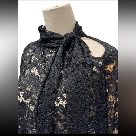 MADE IN ITALY LACE TIE SIDE BLOUSE - Picture 2 of 3